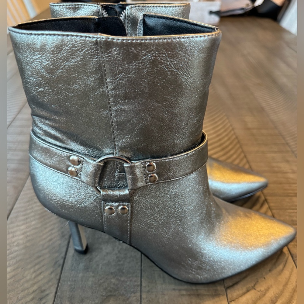 Jessica Simpson Metallic Silver Heeled Boots w/Ankle Strap Women’s Size 8 (NWOT)